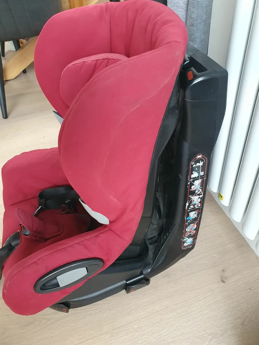 Maxi cosi axiss swivel car seat - Image 1
