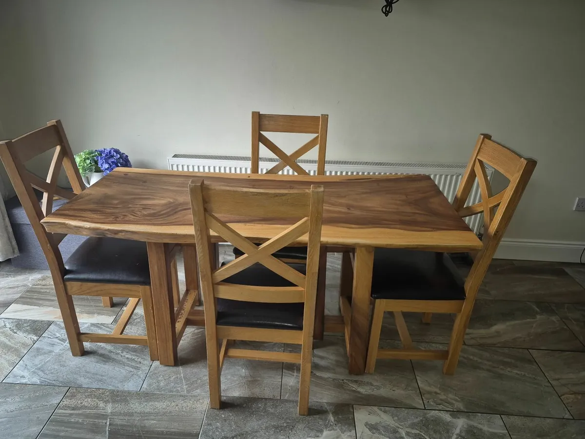 Kitchen table , 4 chairs - Image 1