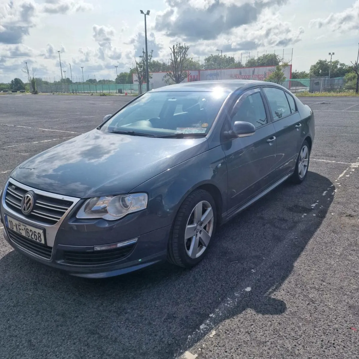 2010 R Line VW Passat - Image 2