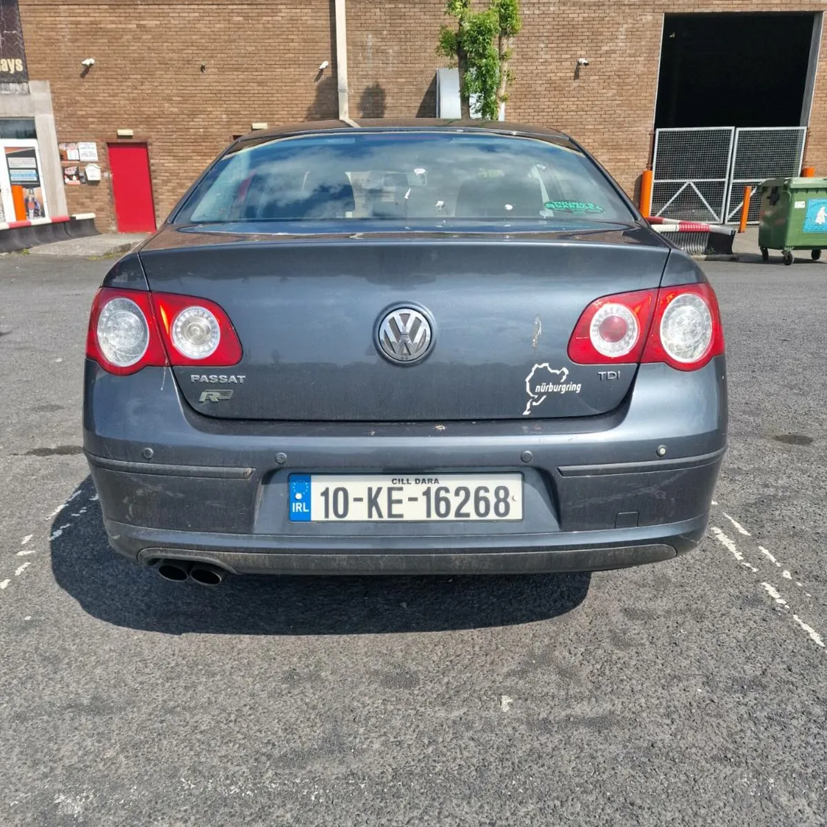 2010 R Line VW Passat - Image 4