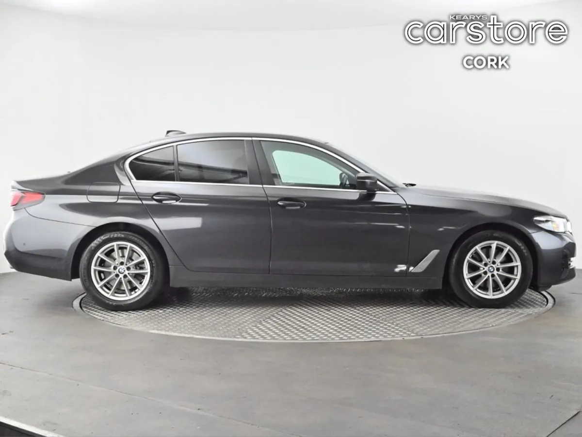 BMW 5 Series 520d SE (mht) - Image 3