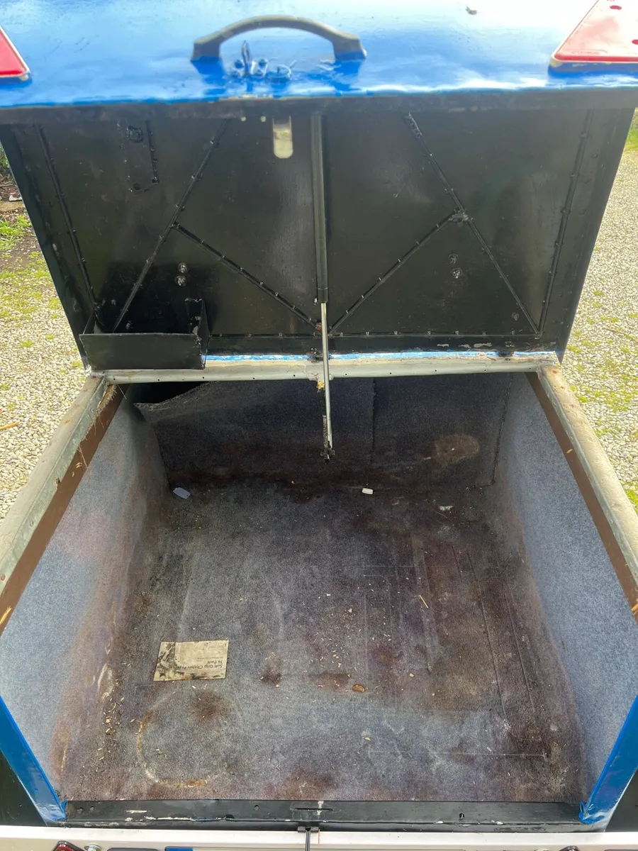 Camping trailer - Image 1