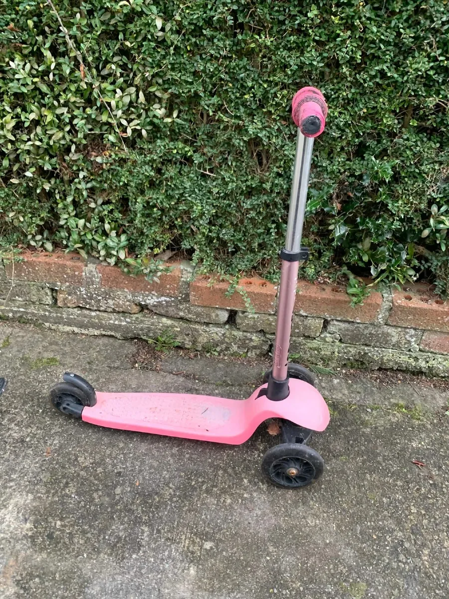 Free iscooter mini Kids Scooter - Image 1