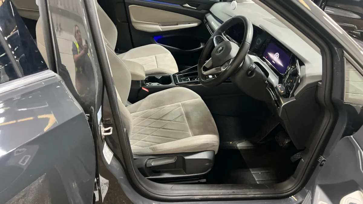 2023 VOLKSWAGEN GOLF STYLE TSI E-HYBRID S - Image 2