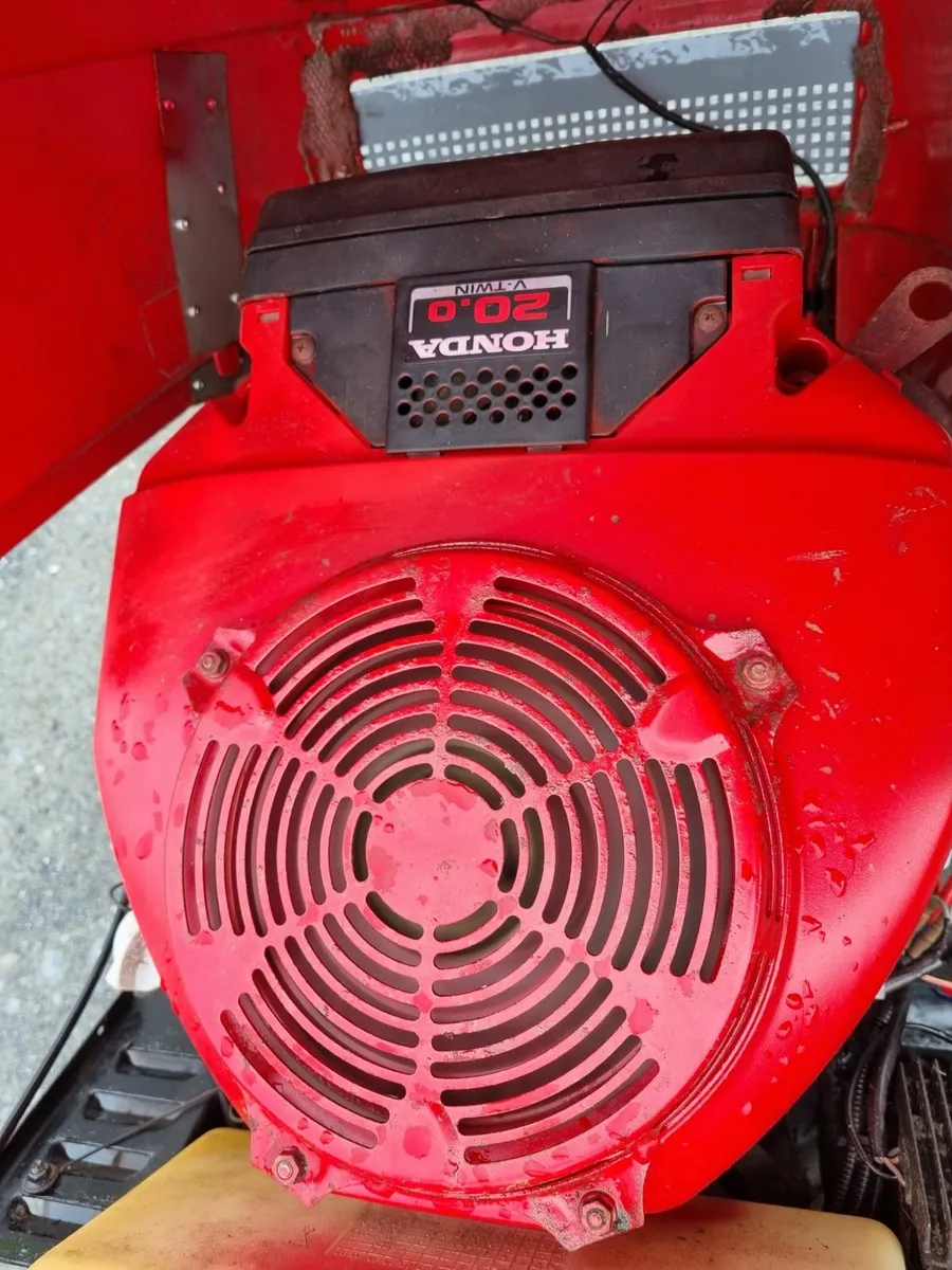 For sale honda HF2220 ride on mower - Image 4
