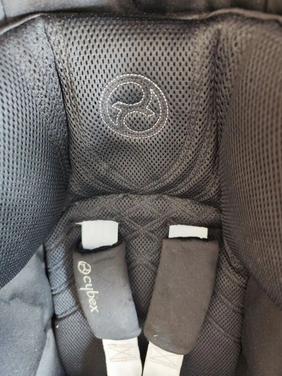 Cybex Cloud T i-Size Rotating Baby Car Seat  + ISOFIX base - Image 4