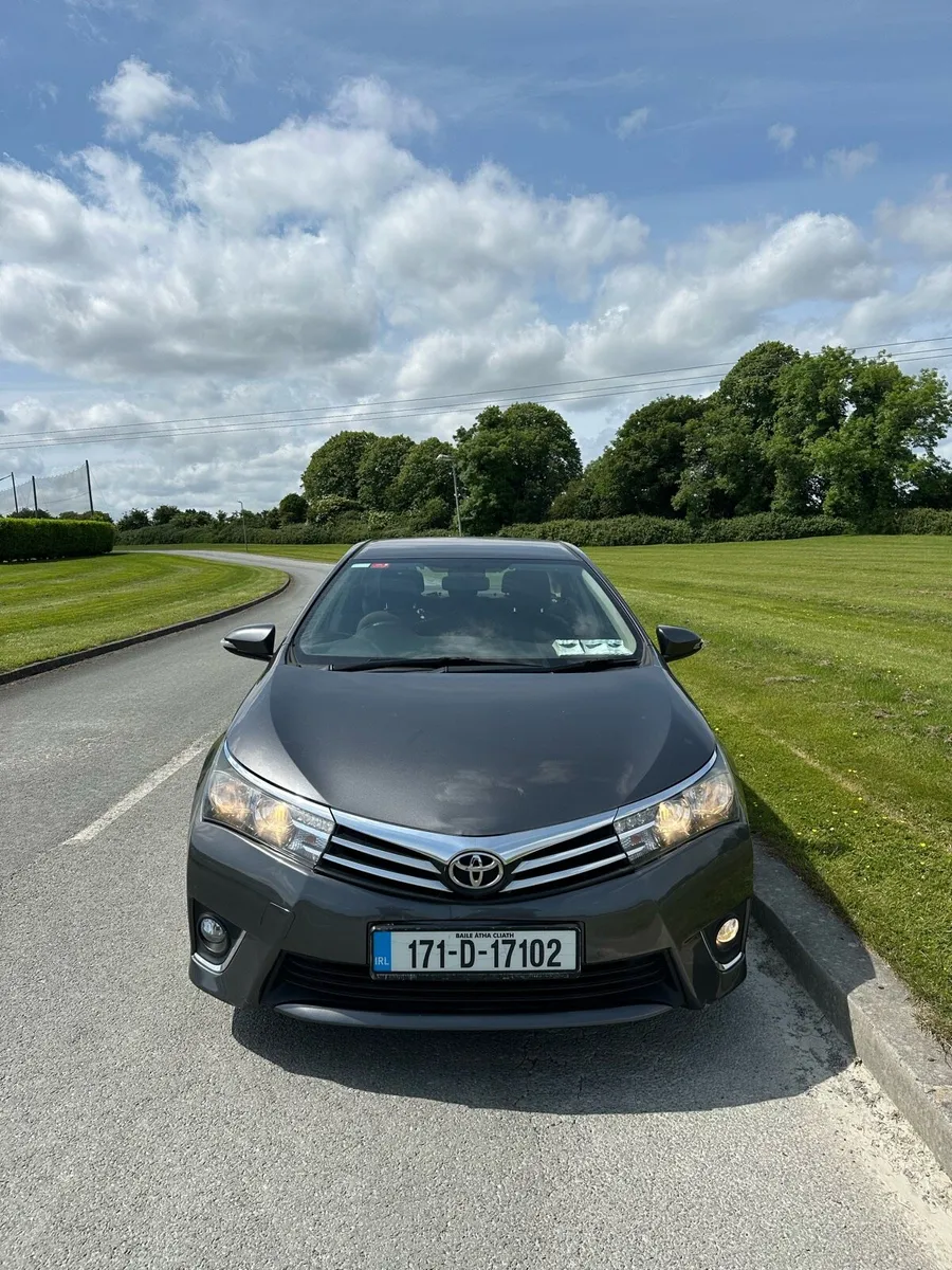 Toyota Corolla 2017 - Image 2