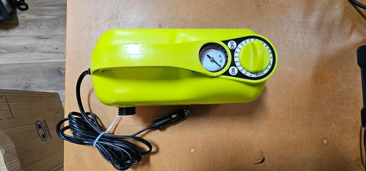 JOBE SUB Pump (12V) with pressure gauge - Image 2