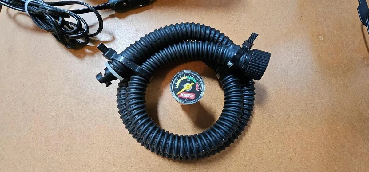 JOBE SUB Pump (12V) with pressure gauge - Image 4