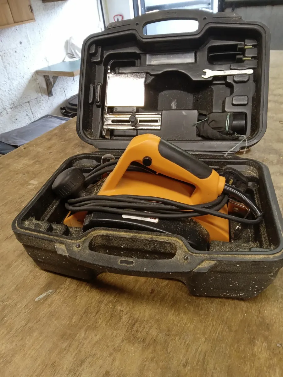 Electric hand held planer - Image 1