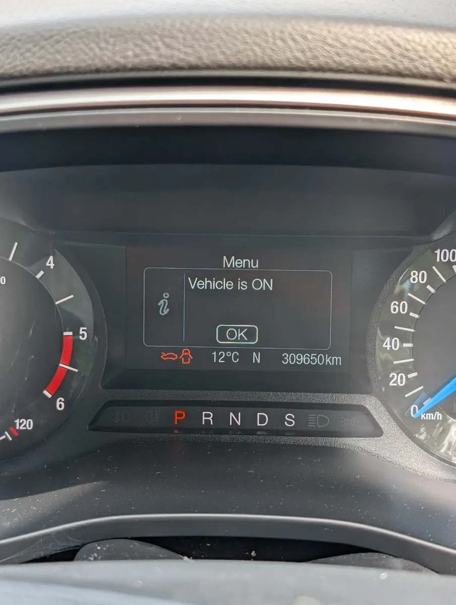 Ford mondeo for repair - Image 4