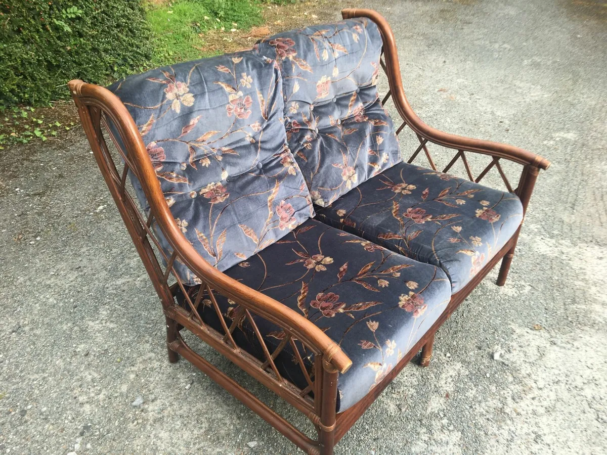 Lattice/wicker-style two-seat chair