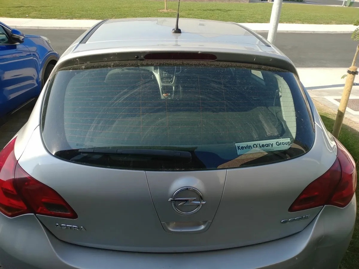 Opel Astra 2011 - Image 3