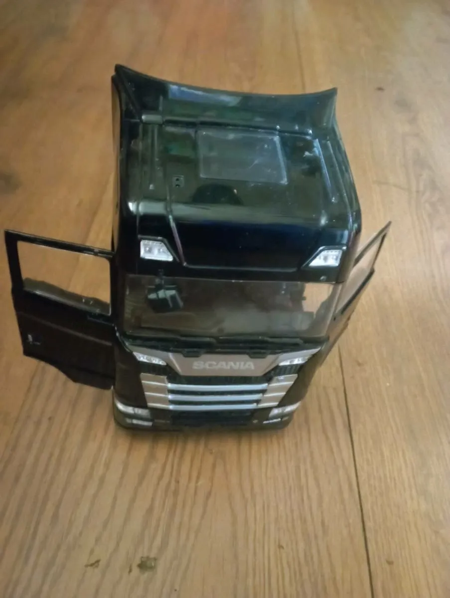 SOLIDO SCANIA   TRACTOR UNIT LORRY DIE-CAST MODLE - Image 1