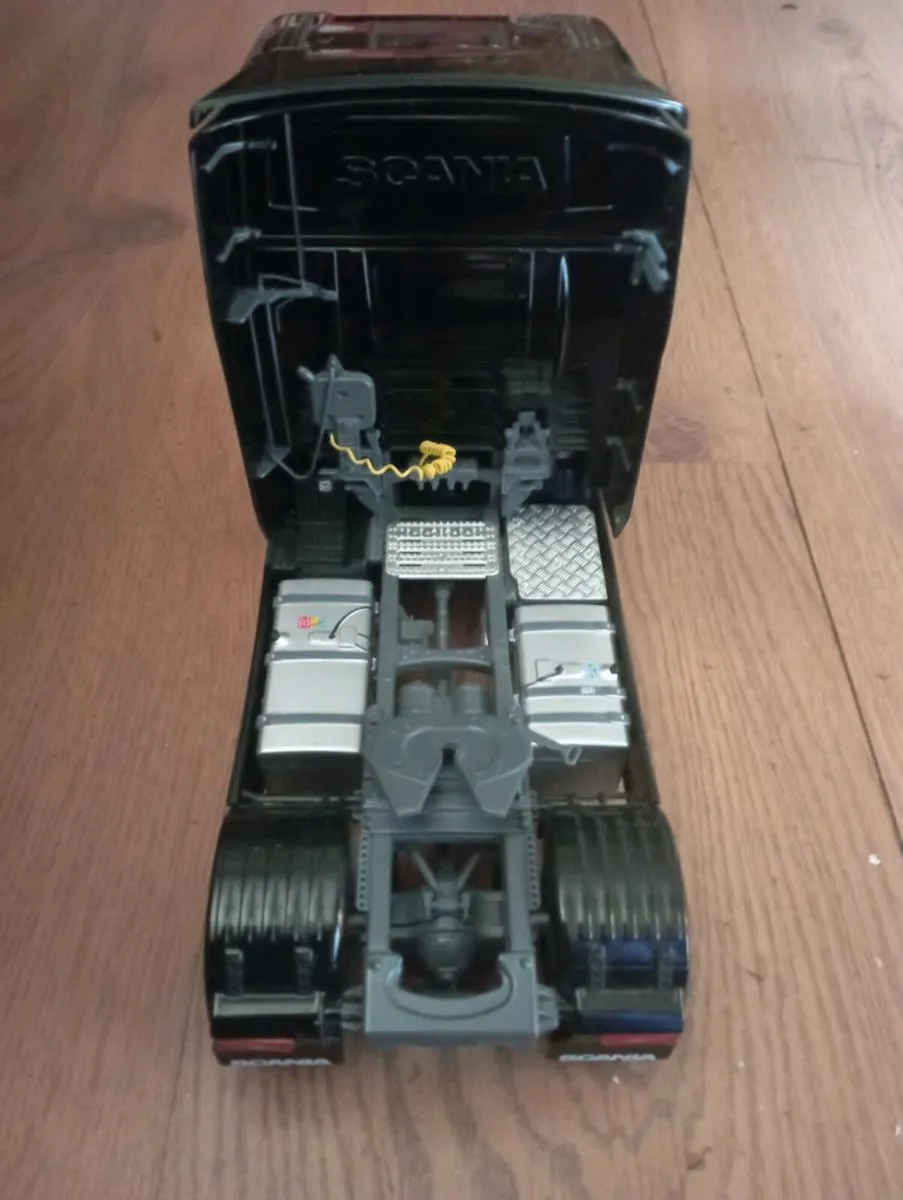 SOLIDO SCANIA   TRACTOR UNIT LORRY DIE-CAST MODLE - Image 4