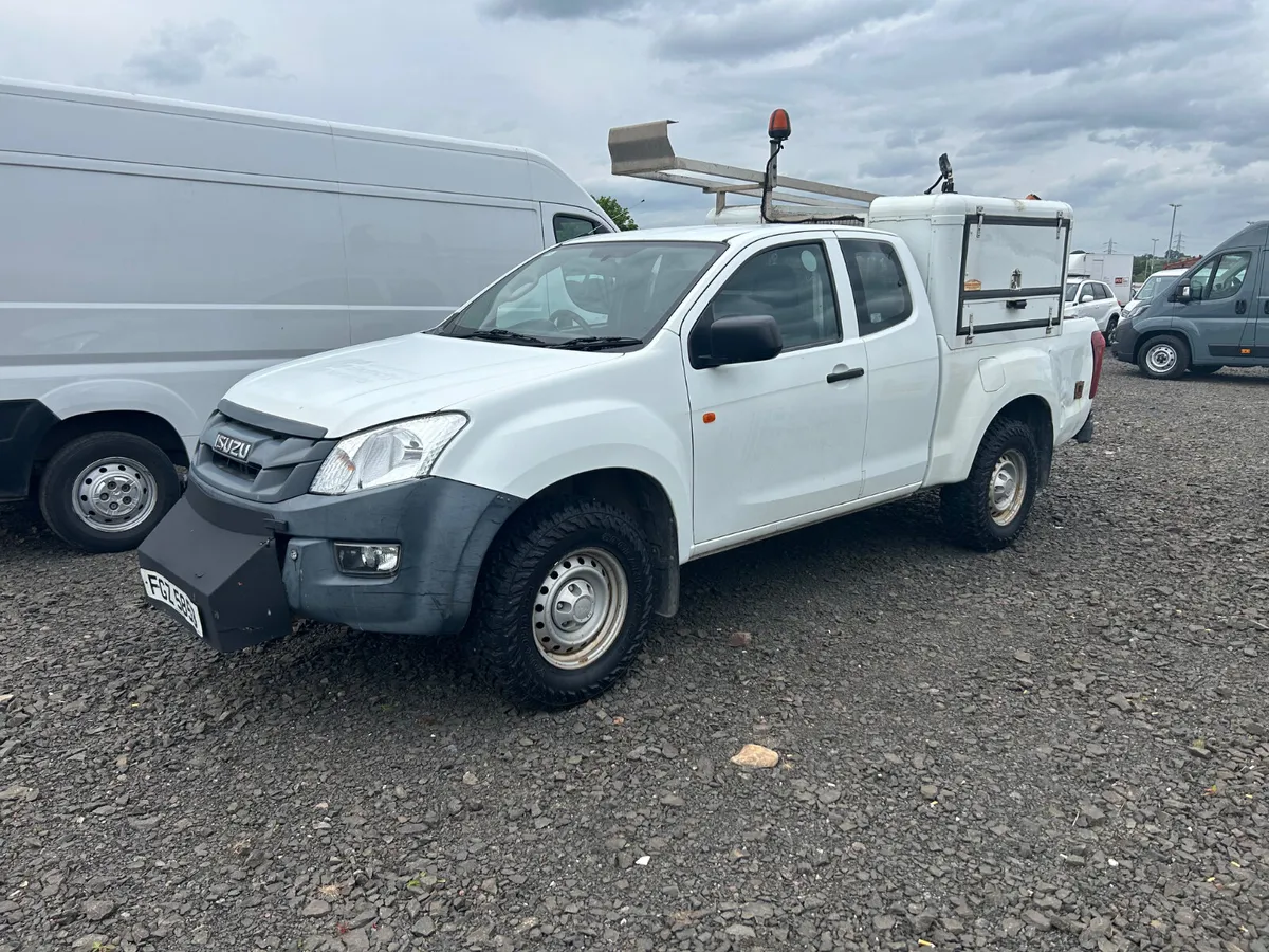 Isuzu D-Max 2017 king cab with crane ex ni electri - Image 1