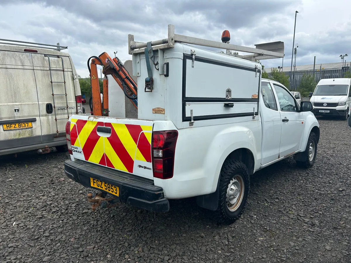 Isuzu D-Max 2017 king cab with crane ex ni electri - Image 3