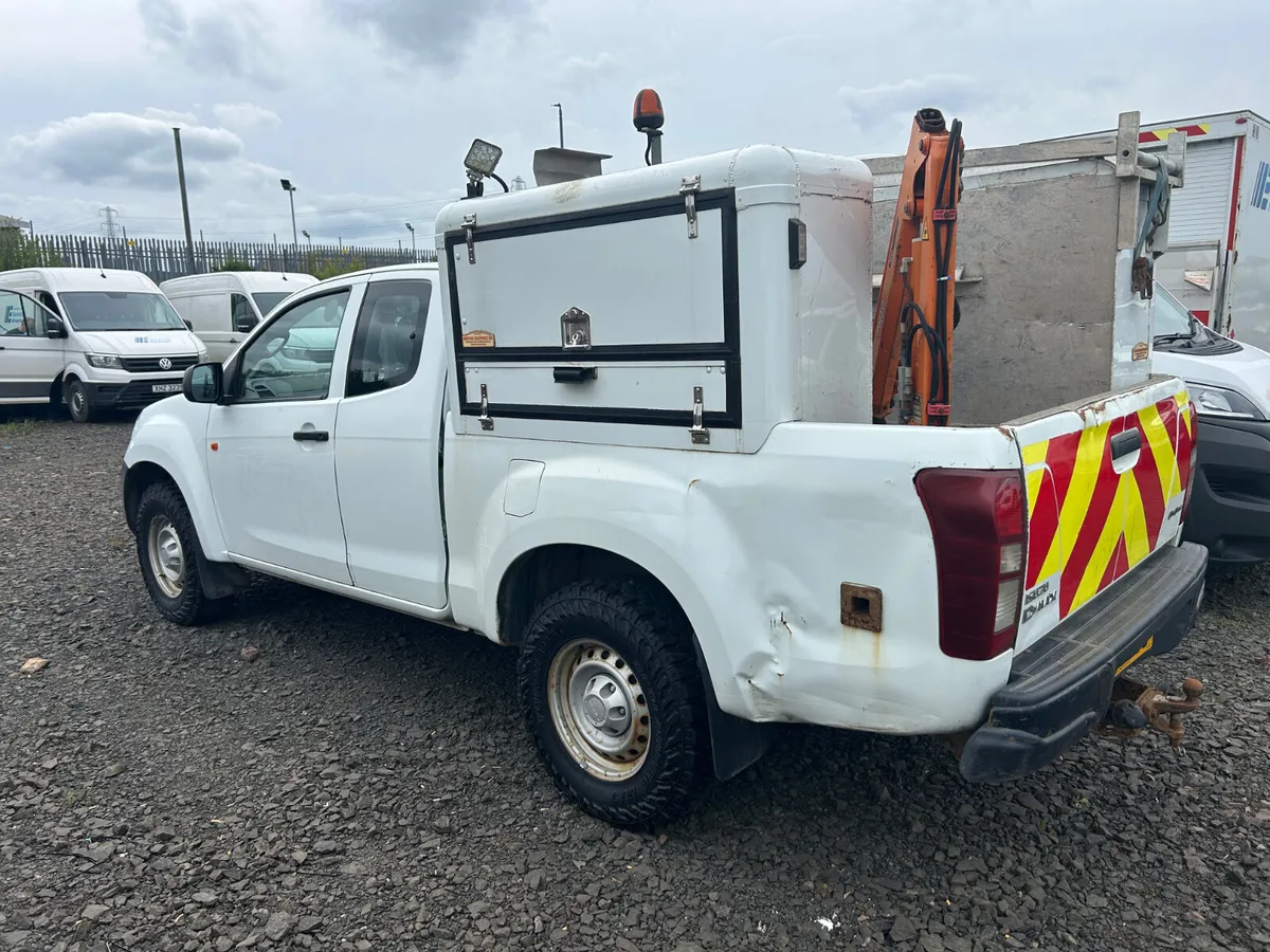 Isuzu D-Max 2017 king cab with crane ex ni electri - Image 2