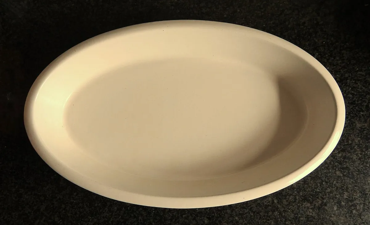 Le Creuset White Cast Iron Enamel Ovenware Dish - Image 3