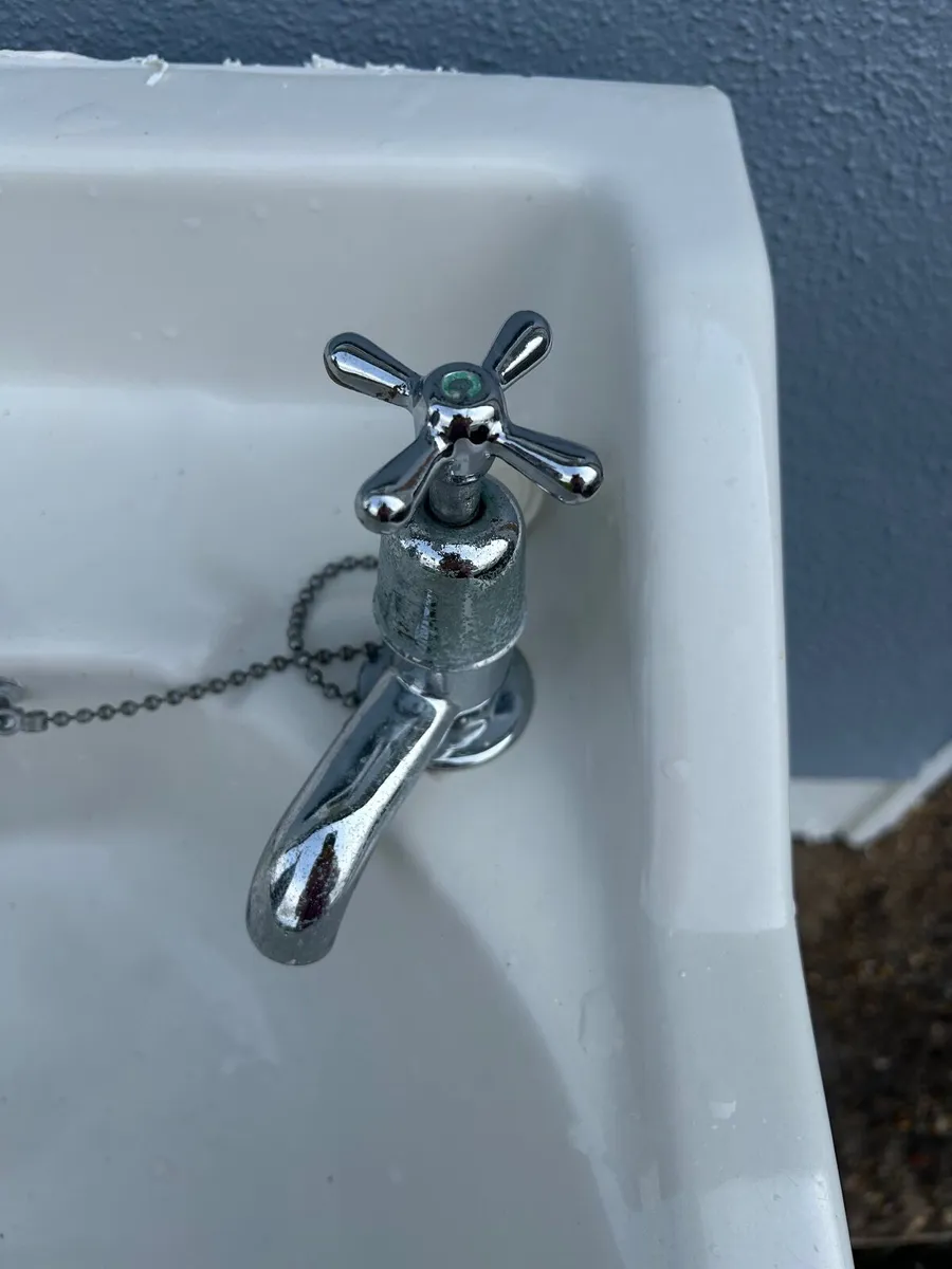 Free Bathroom Sink - Image 4