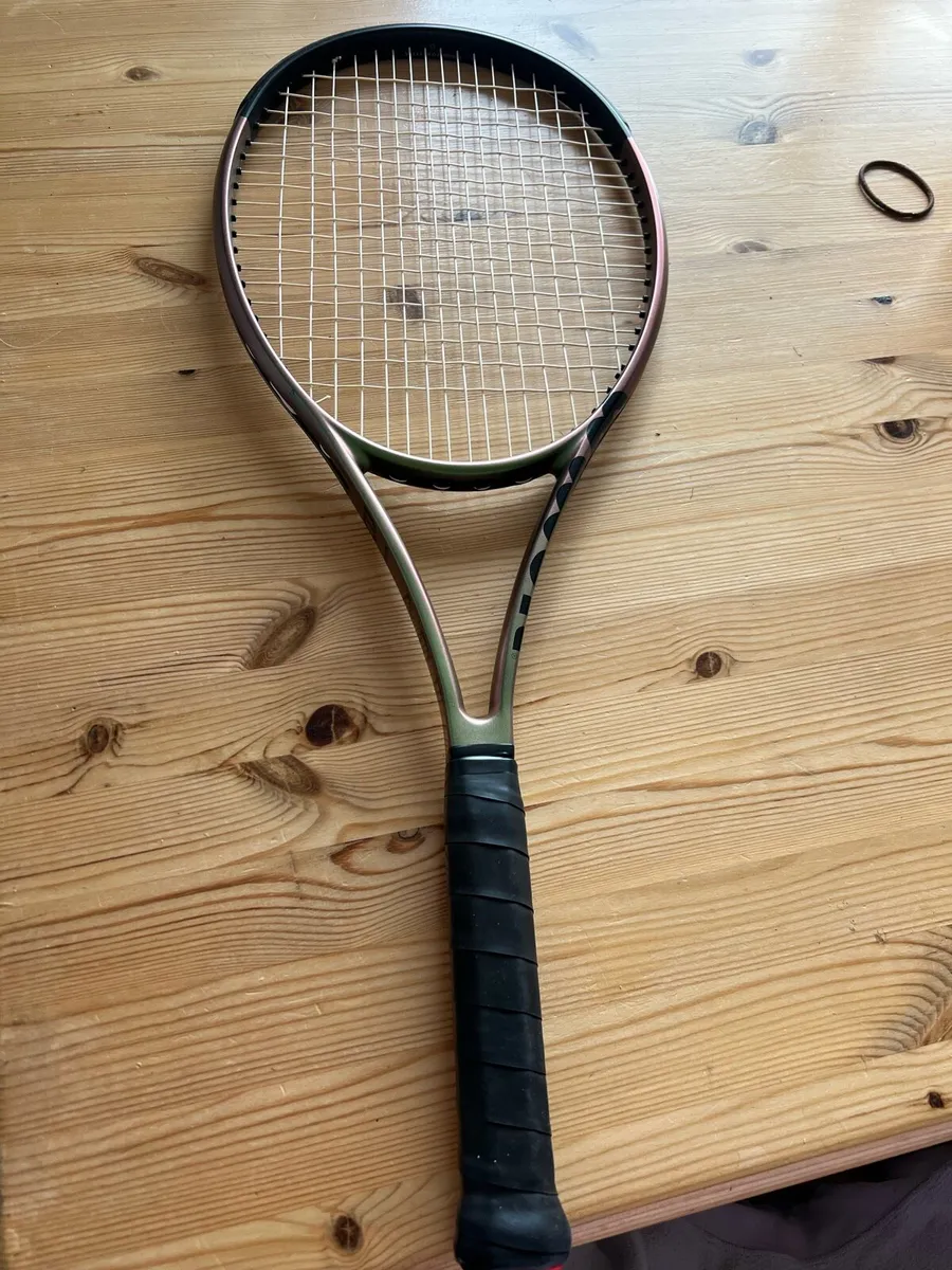 Wilson V8 Blade - Image 1