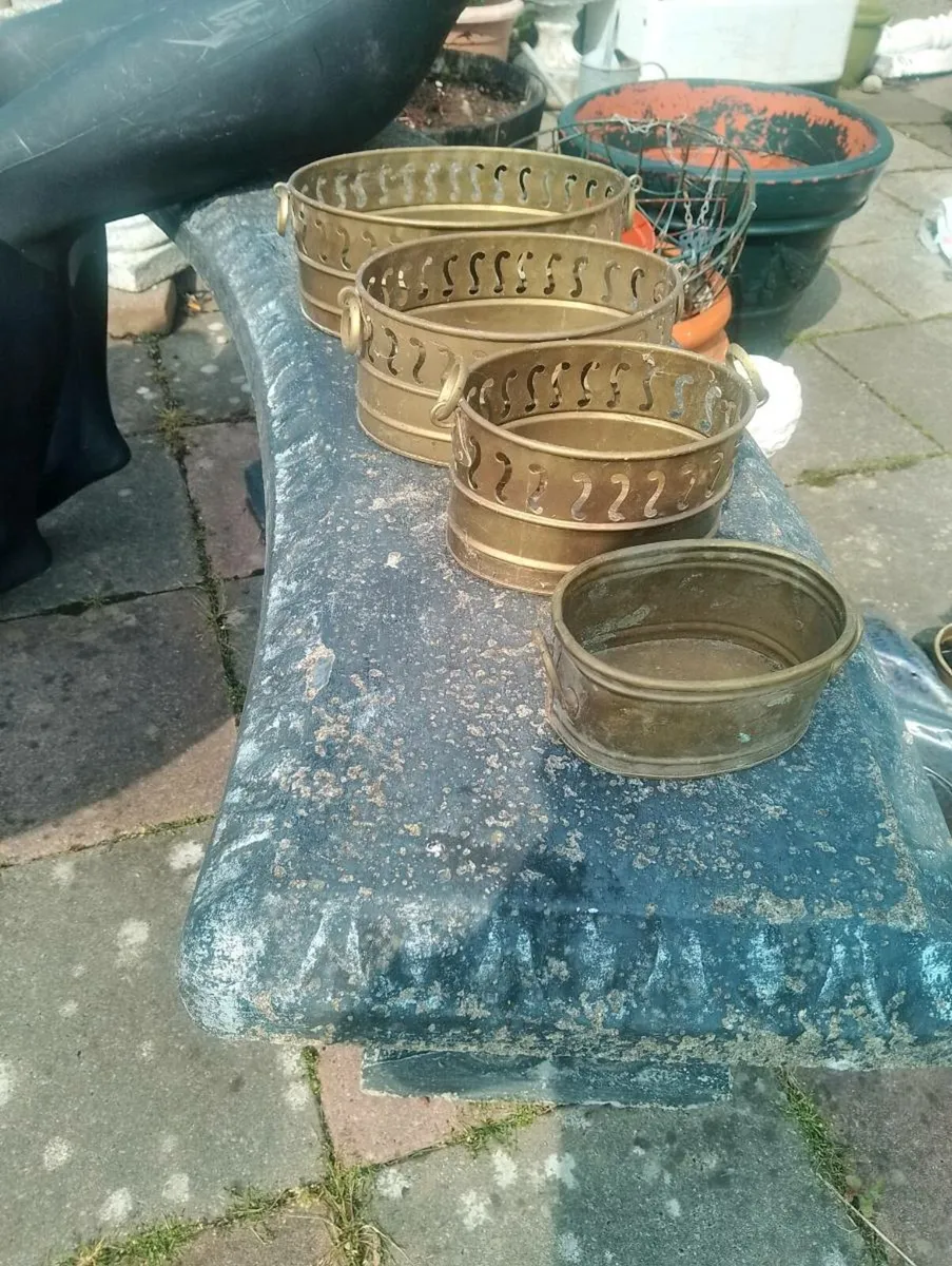 4 brass planters - Image 1