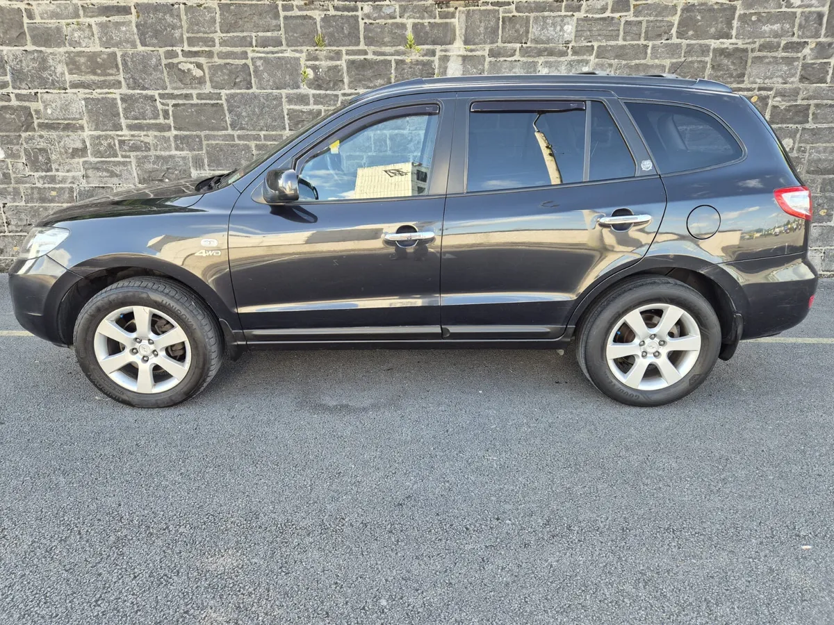 Hyundai Santa Fe 7 Seater!! Pristine condition!! - Image 4