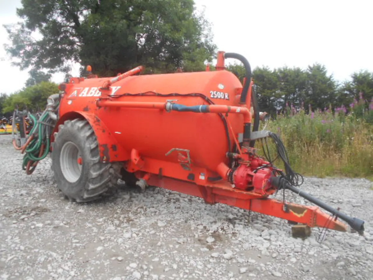 ABBEY 2500G C/W RAIN GUN & 7.5M TRAILING SHOE - Image 1