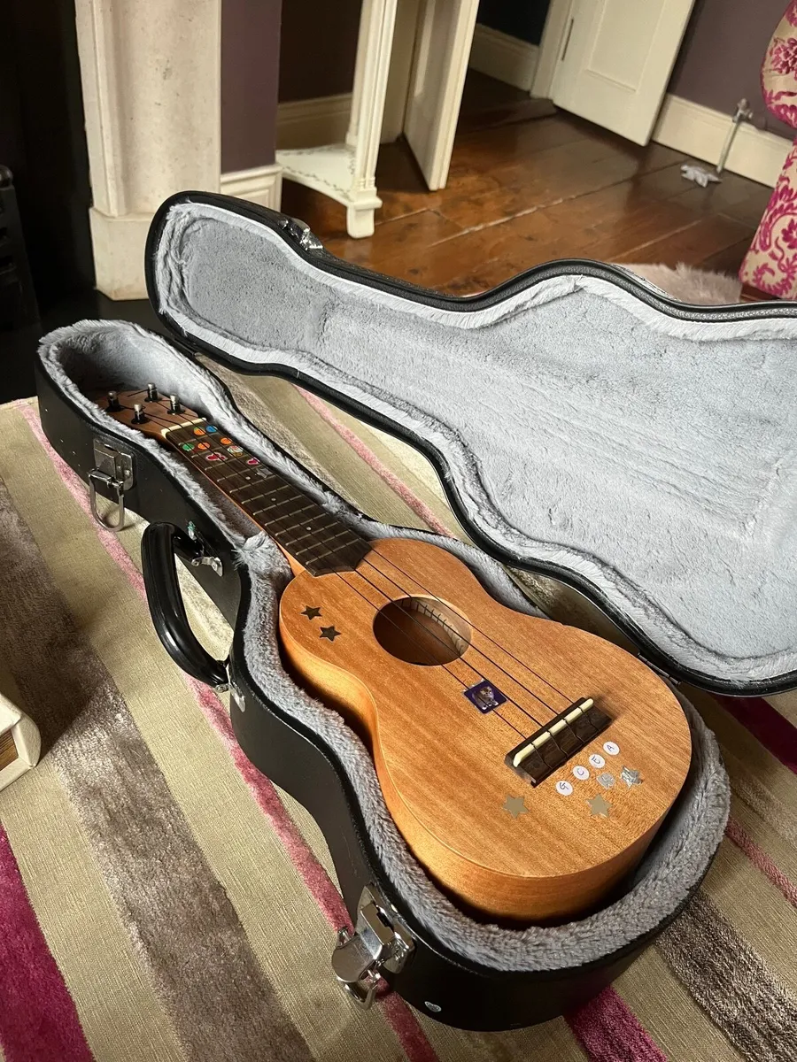 Union Series Ukulele & Case - Image 2
