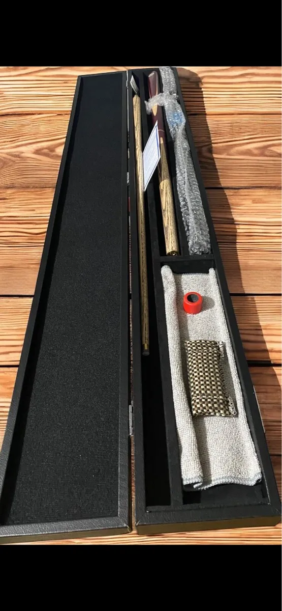 CUE & CASE SET + ACCESSORIES - Image 2