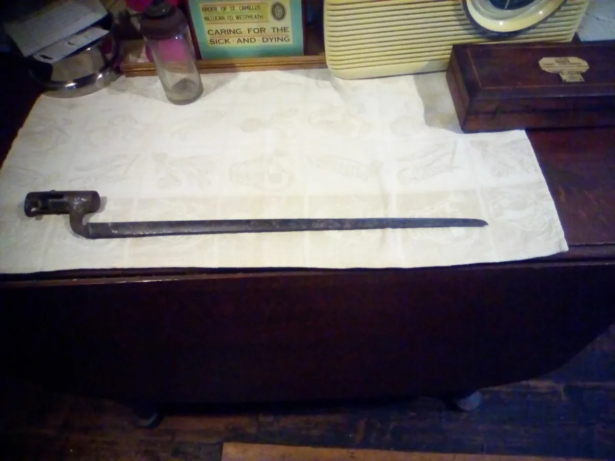 Old war bayonet - Image 2