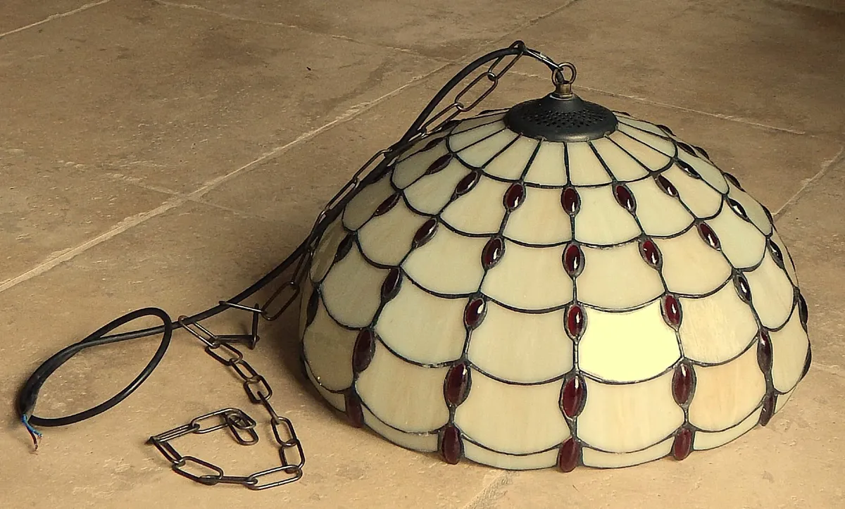 Large Tiffany Style Pendant Light with Metal Chain - Image 1