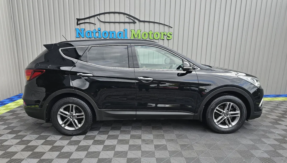 2016 Hyundai Santa Fe 2.2 CRDi 4WD Executive - Image 2