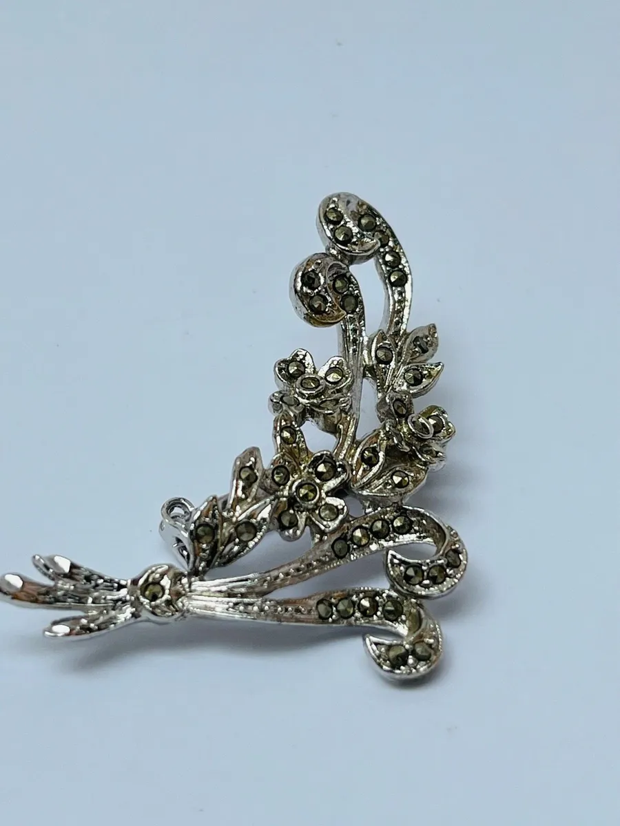 Brooch - Image 1