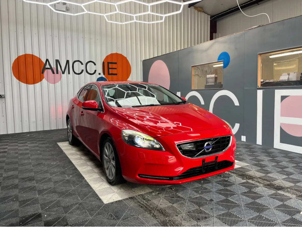 Volvo V40 1.6 PETROL / 88k KMs / HEATED SEATS , RE - Image 1