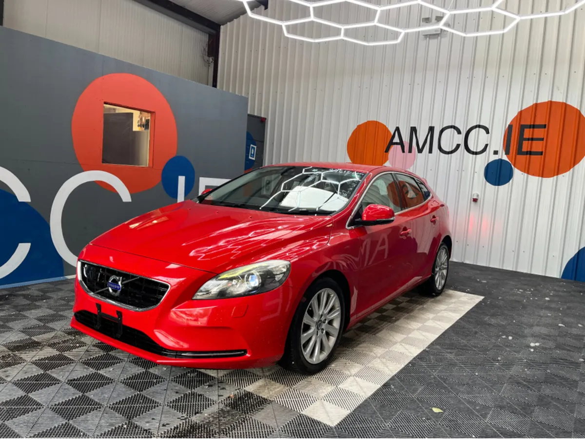 Volvo V40 1.6 PETROL / 88k KMs / HEATED SEATS , RE - Image 3