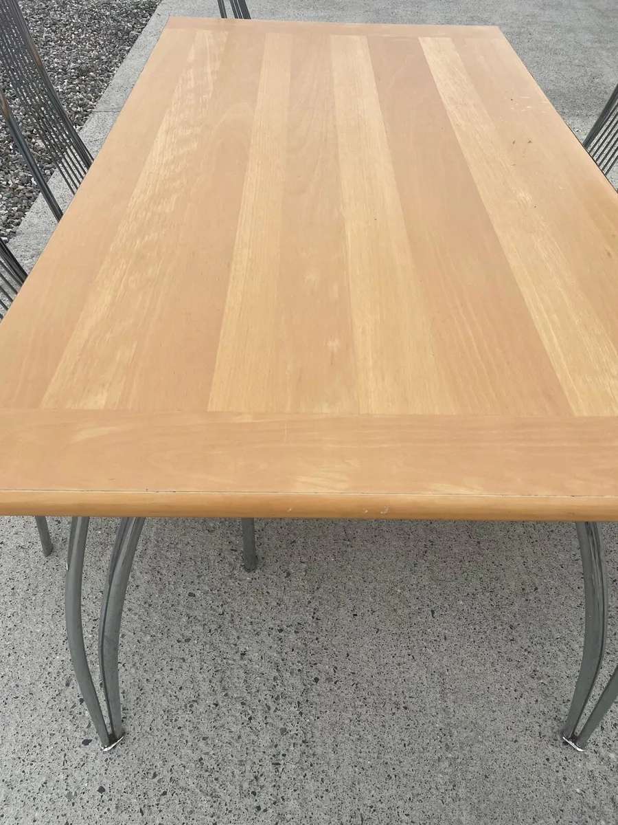 Table and chairs - Image 2