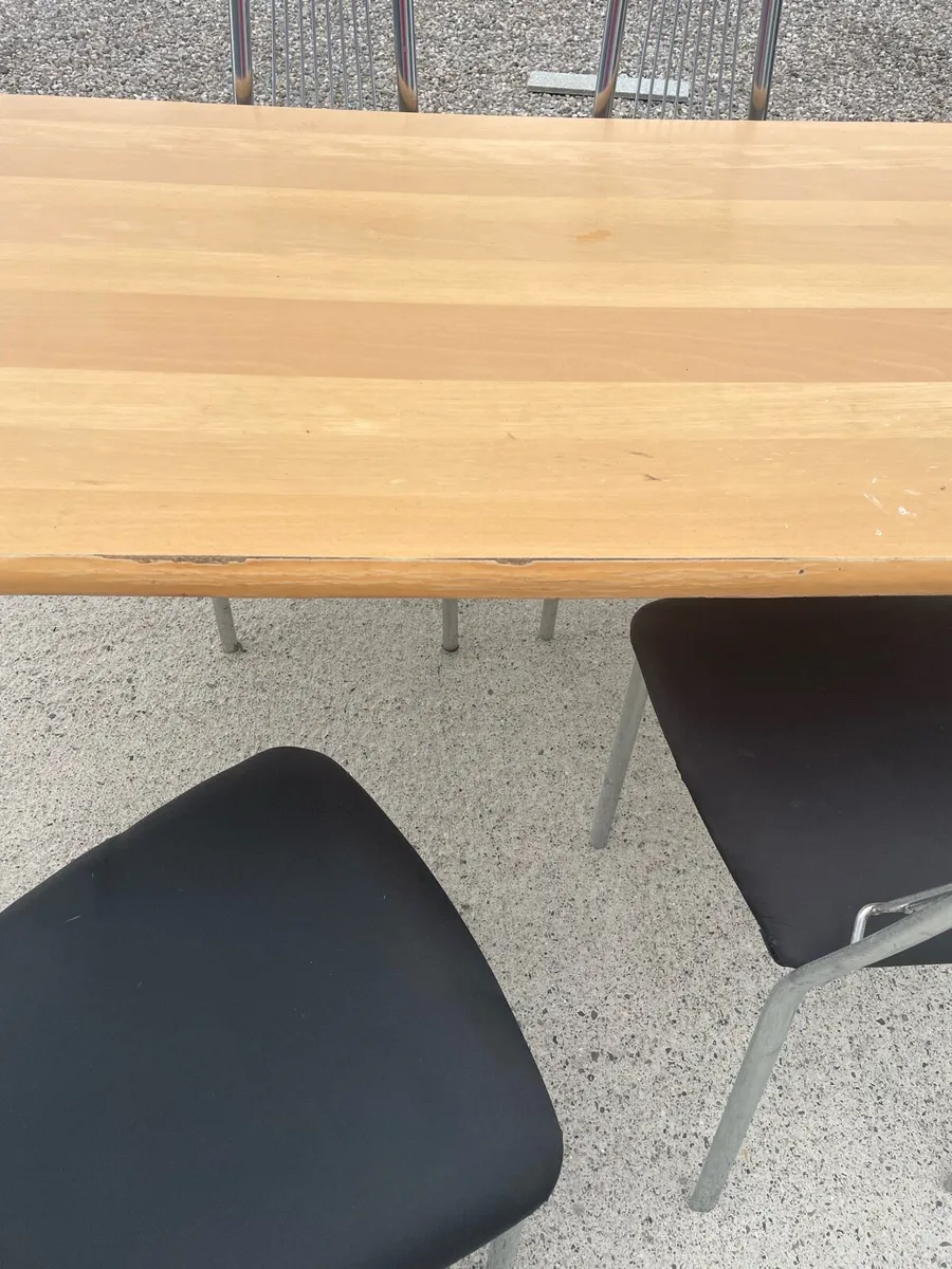 Table and chairs - Image 3