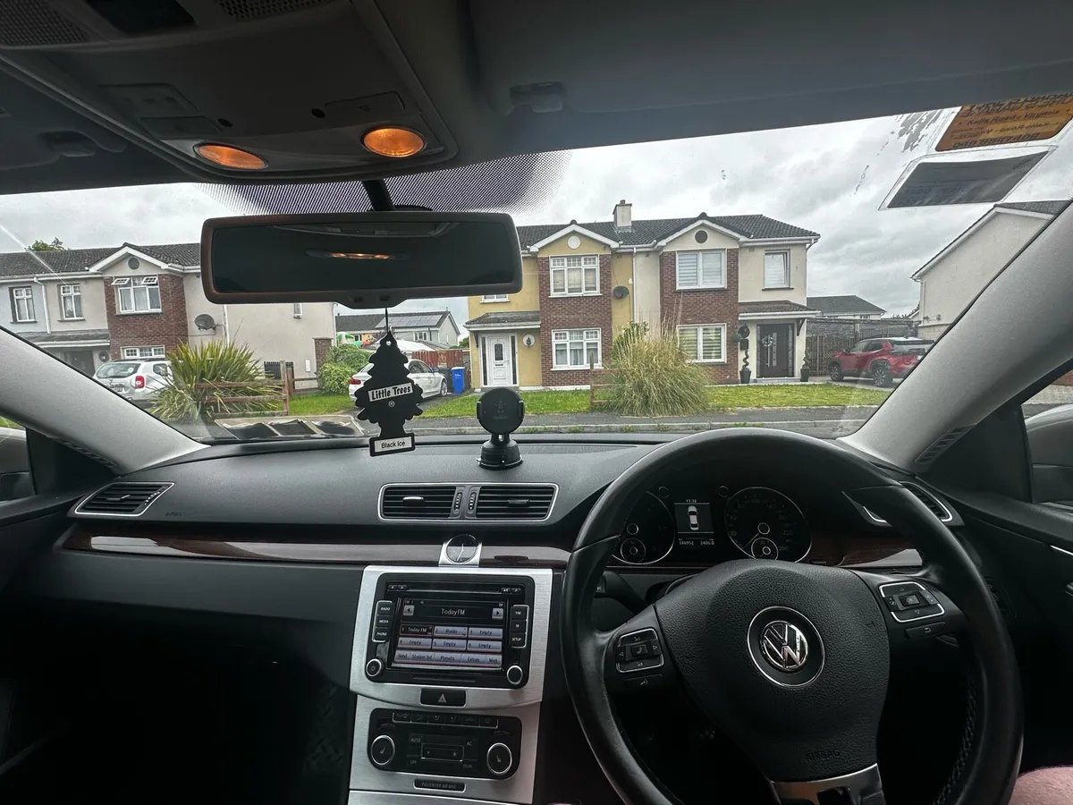 2011 Volkswagen Passat - Image 3