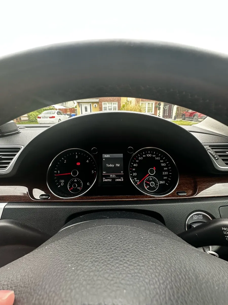2011 Volkswagen Passat - Image 4
