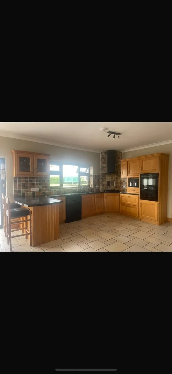 Solid oak kitchen - Image 1