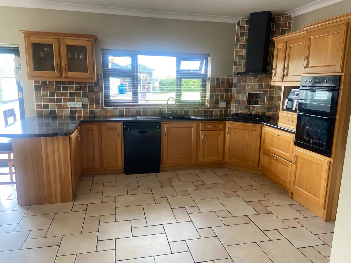 Solid oak kitchen - Image 3