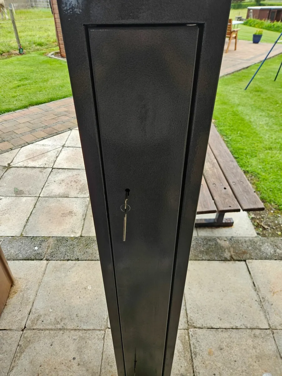 Gun cabinet safe - Image 1