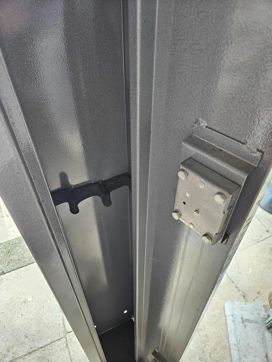 Gun cabinet safe - Image 2