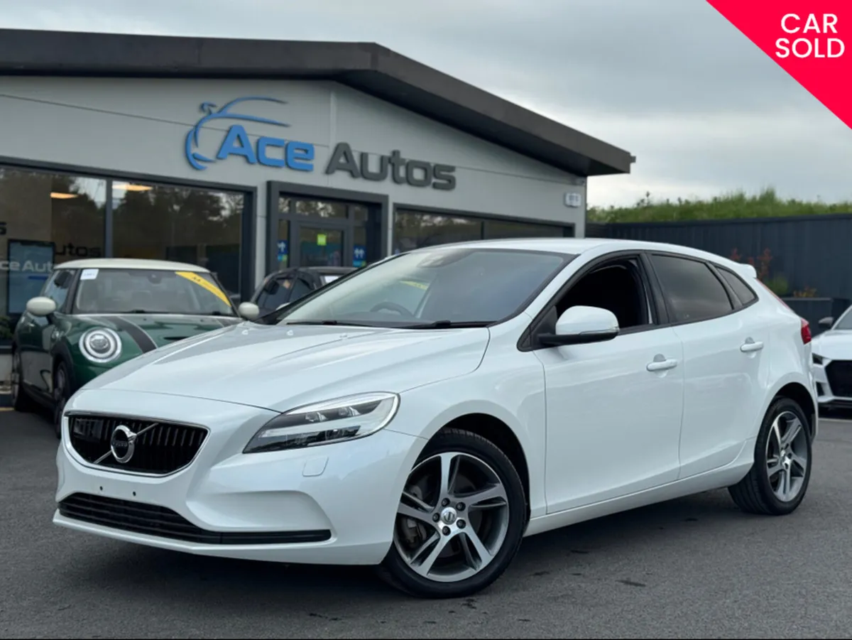 Volvo V40 **DEPOSIT TAKEN** D4 MOMENTUM - 2.0L DIE - Image 1