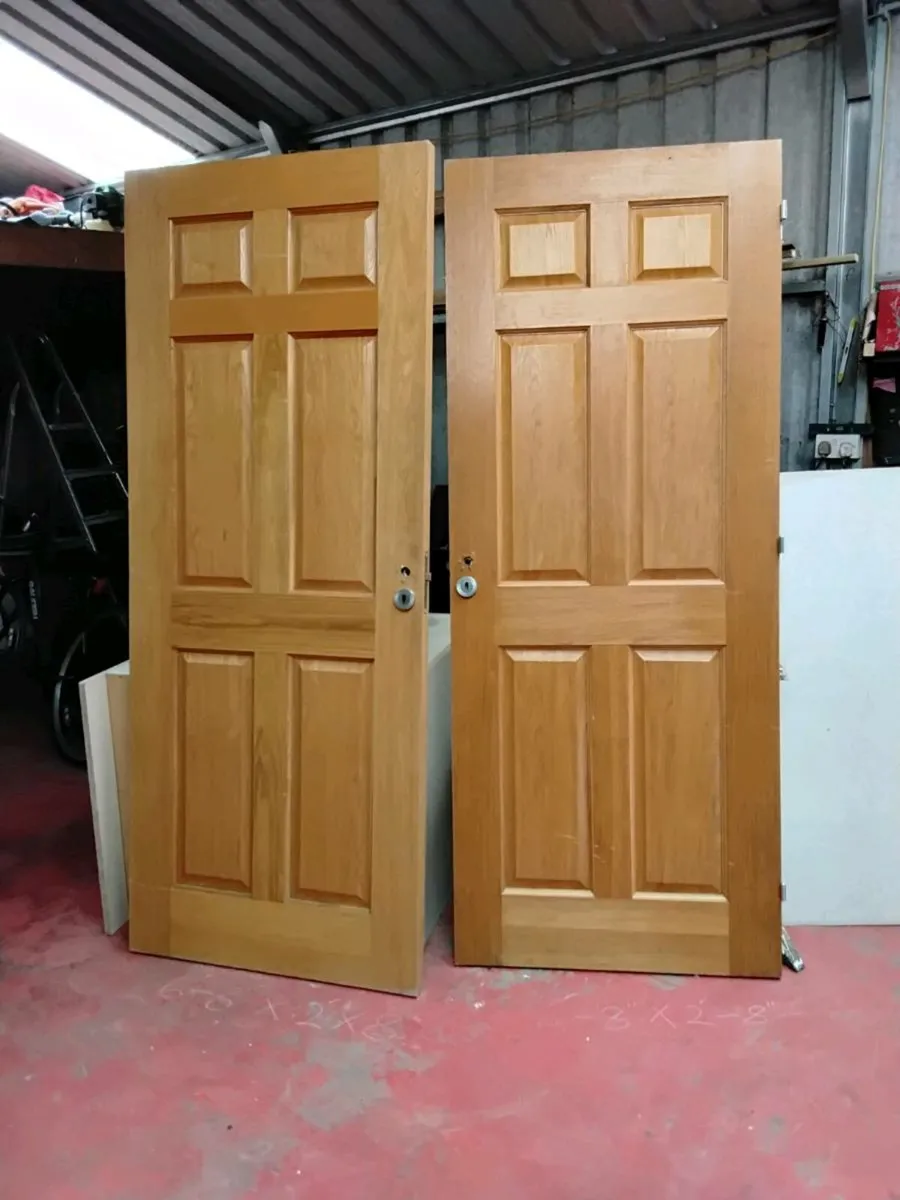 Solid internal doors. - Image 1