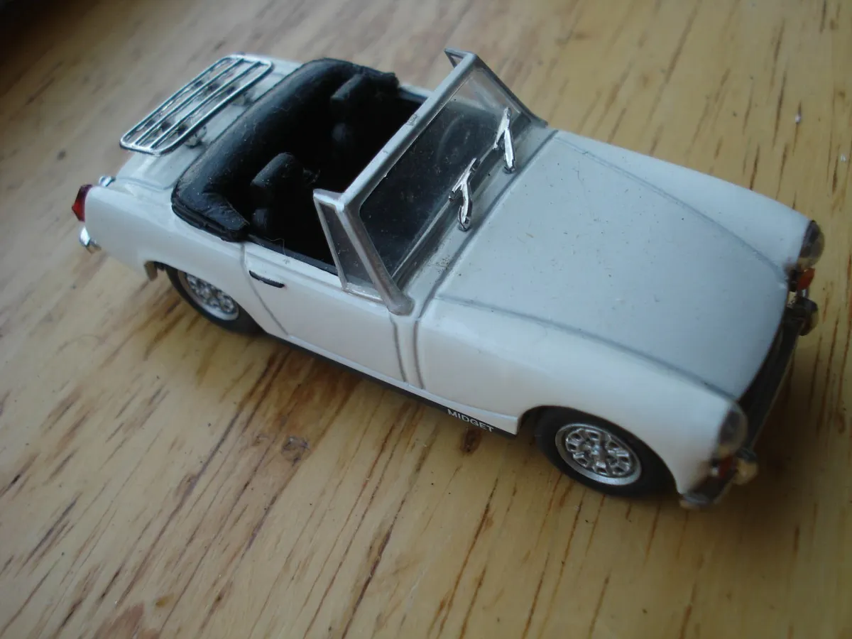 MG MIDGET METAL MODEL CAR & REAL PARTS. - Image 3