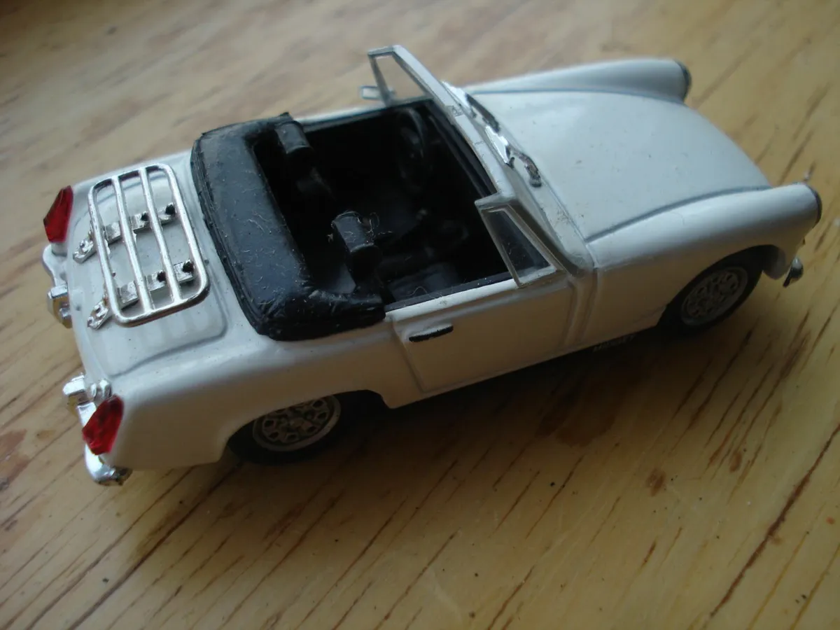 MG MIDGET METAL MODEL CAR & REAL PARTS. - Image 4