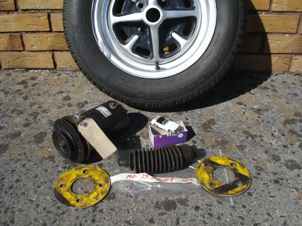 MG MIDGET METAL MODEL CAR & REAL PARTS. - Image 1