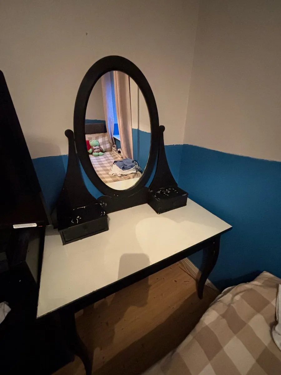 Vanity desk - Image 1